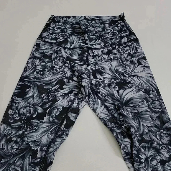 Lululemon Wunder Under Crop (High-Rise) *Full-On Luxtreme 21"Night Garde… - Picture 4 of 15